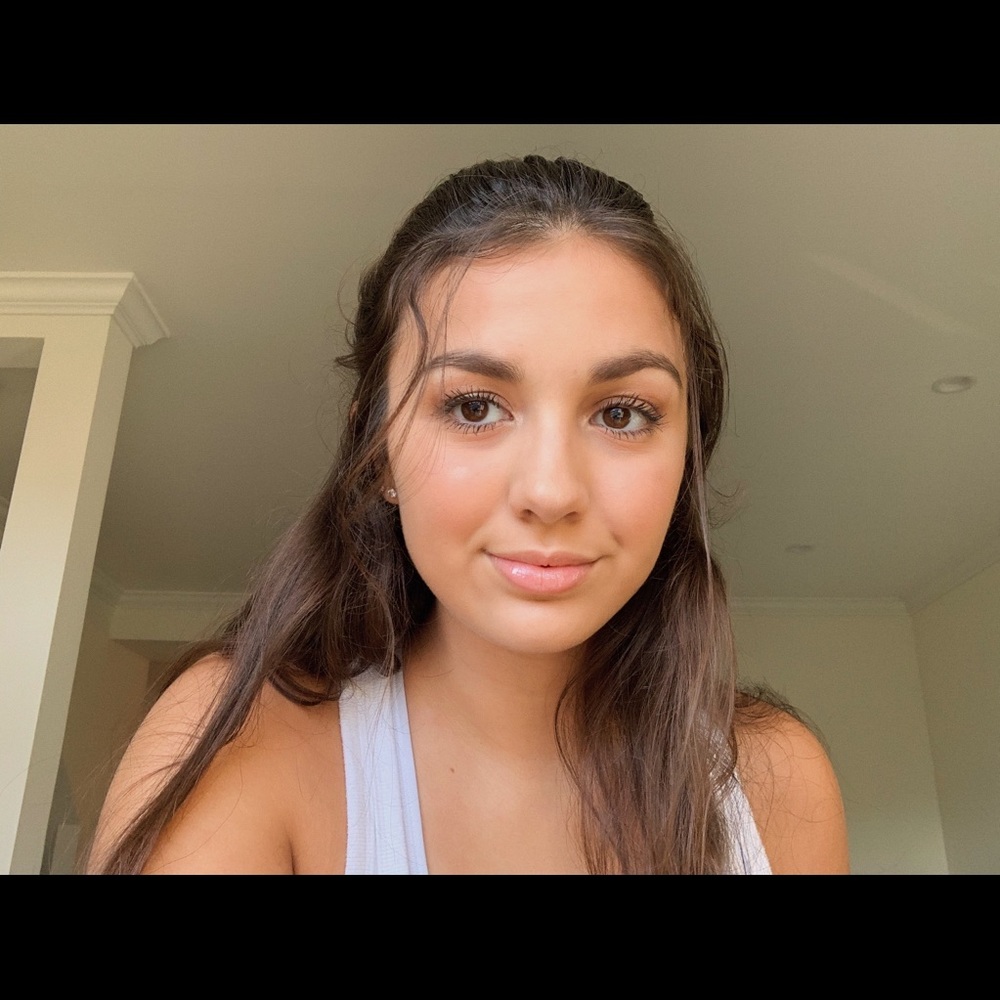 Meet your Posher, Olivia